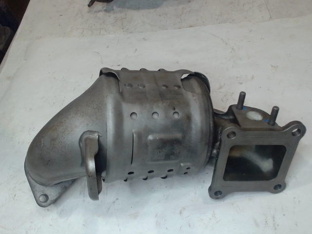 Catalytic Converter with Integrated Exhaust Manifold
