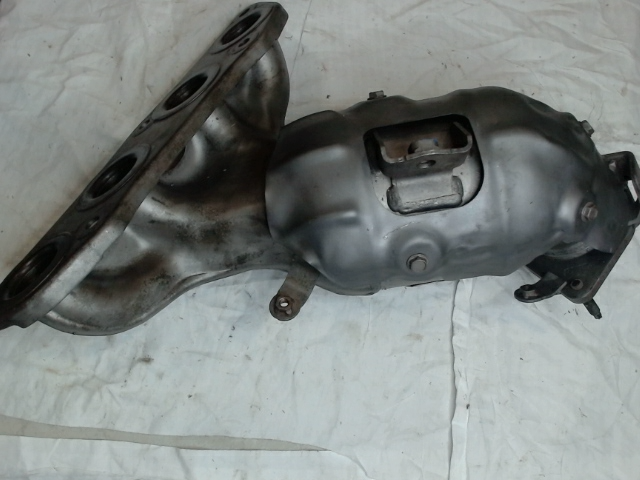 Catalytic Converter with Integrated Exhaust Manifold