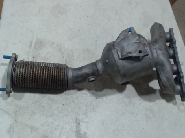 Catalytic Converter with Integrated Exhaust Manifold