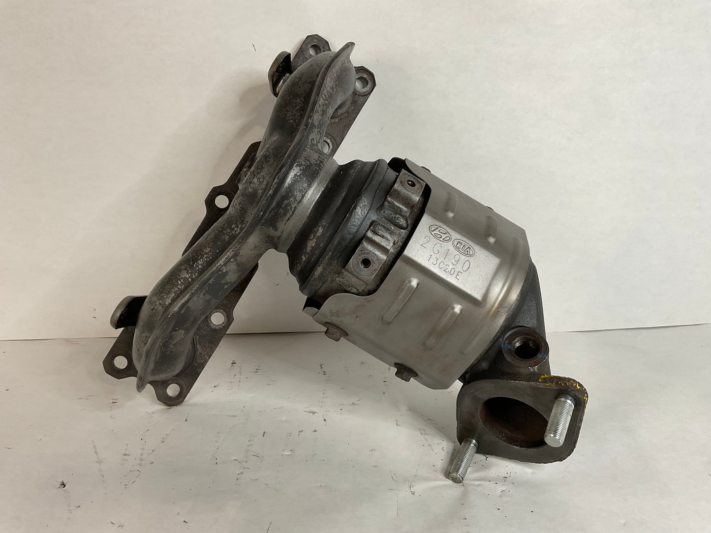 Manifold Catalytic, Optima.
2.4l. Korea built. California.
Replaces: 285102g170