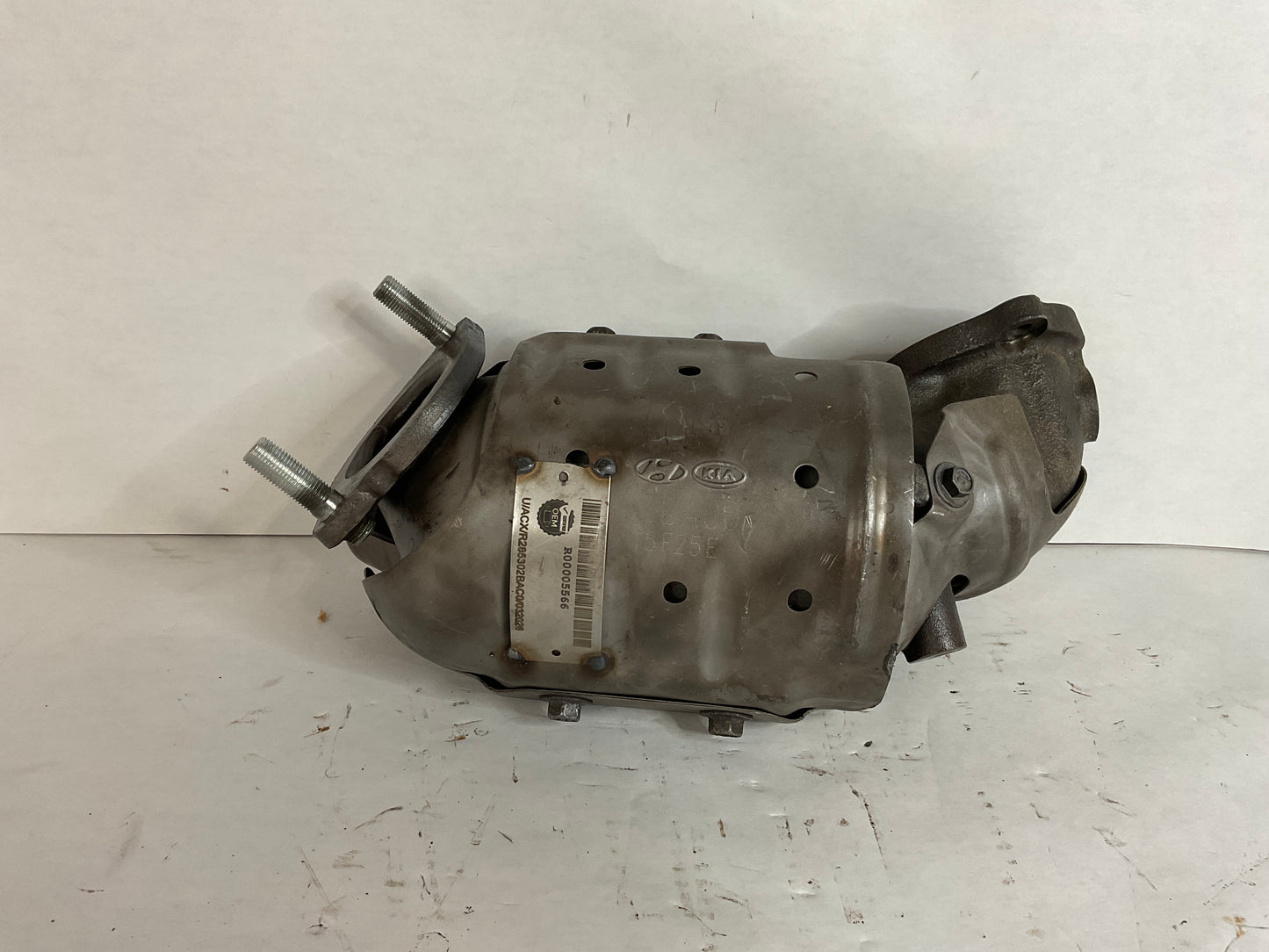 Case Assembly Catalyst
1.6L, without awd. Tucson. 1.6l. Fwd.
Notes: 2.0L & 2.4L Engines Part Of Exhaust Manifold.