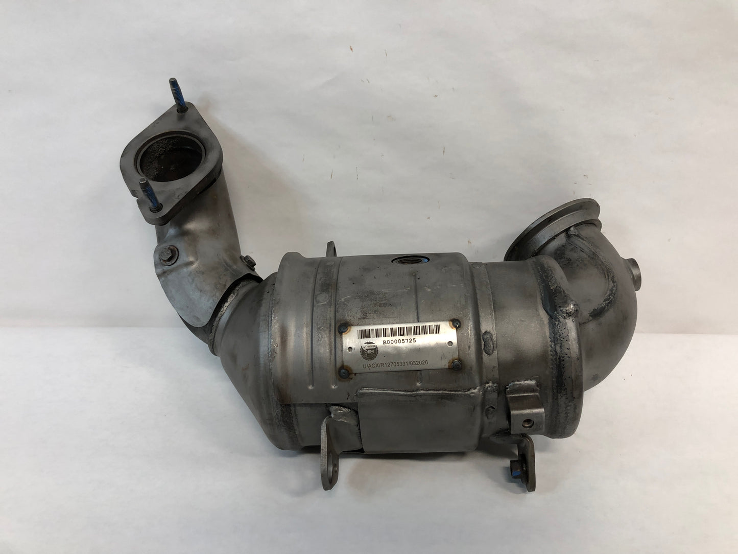 Catalytic Converter
Has factory dent on the exhaust side 2 stud flange