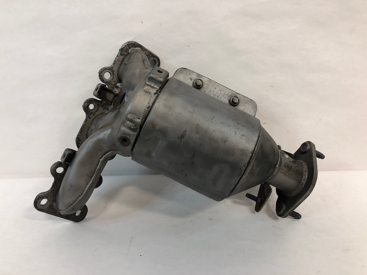 Front, Catalytic Converter with Integrated Exhaust Manifold