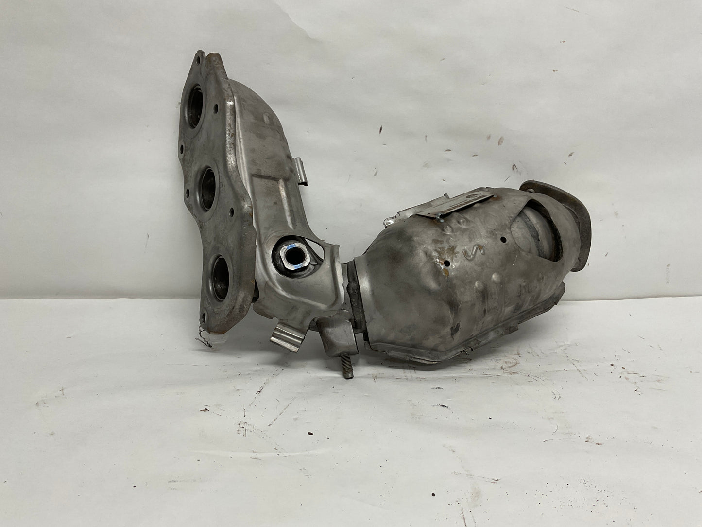 Right, Catalytic Converter with Integrated Exhaust Manifold