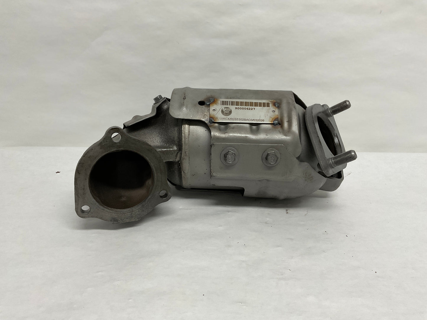Case Assembly Catalyst
1.6L, without awd. Tucson. 1.6l. Fwd.
Notes: 2.0L & 2.4L Engines Part Of Exhaust Manifold.