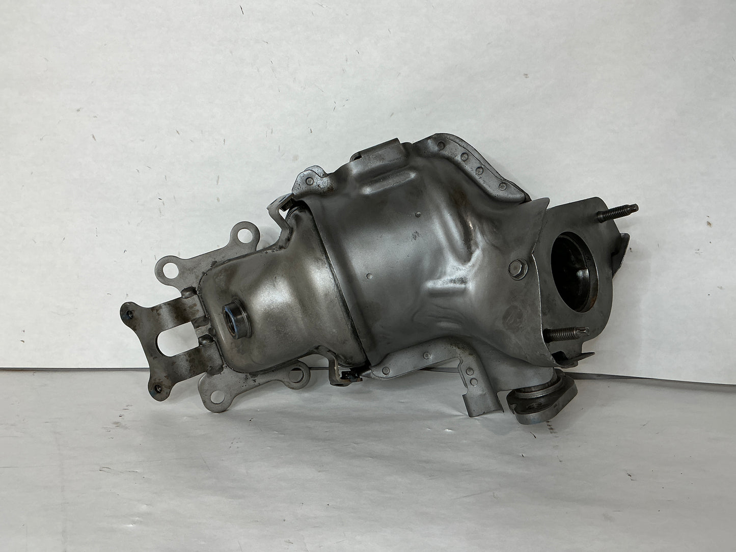 B08A2-6RK3A
Other Names: Exhaust Manifold, Three Way Catalytic Converter
Description:
2.5L.
Condition: New
Replaces: b08a26rk0a, b08a26rk1a, b08a26rk2a
CODE: 6RK SUFFIX: HU
Flange is turned 90 deg relative to Altima Part
