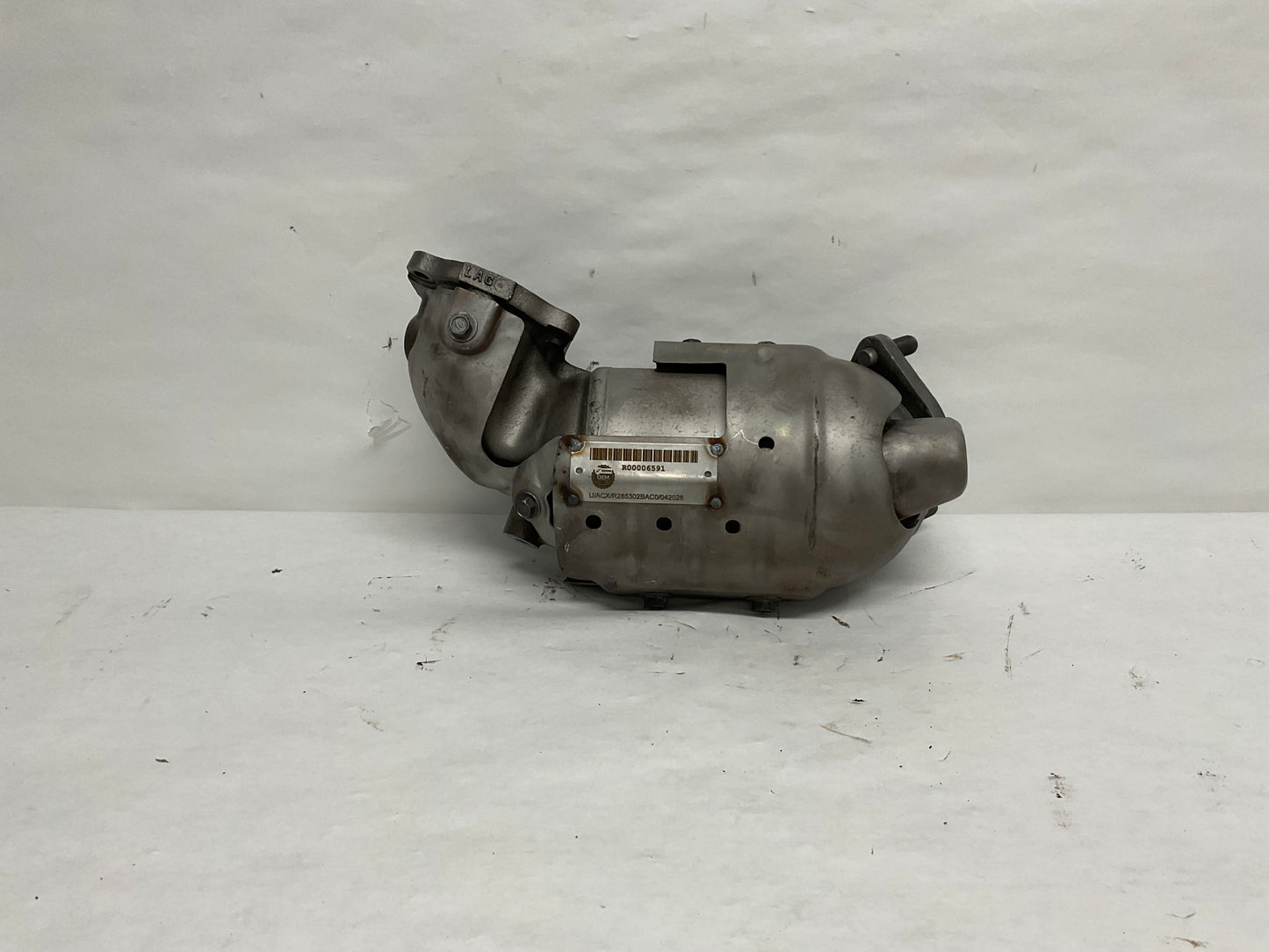 Case Assembly Catalyst
1.6L, without awd. Tucson. 1.6l. Fwd.
Notes: 2.0L & 2.4L Engines Part Of Exhaust Manifold.