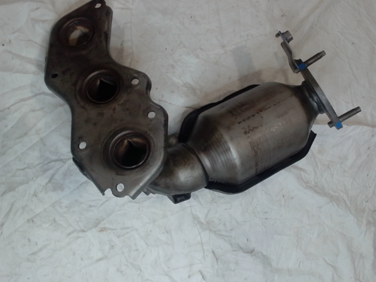 Right, Catalytic Converter with Integrated Exhaust Manifold