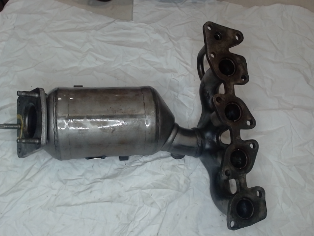 Catalytic Converter with Integrated Exhaust Manifold