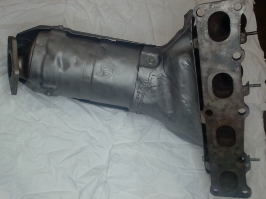 Catalytic Converter with Integrated Exhaust Manifold
