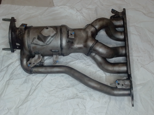 Catalytic Converter with Integrated Exhaust Manifold, Exc.Japan Built