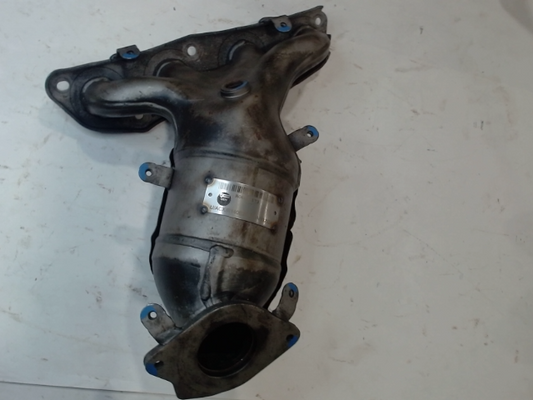 Catalytic Converter with Integrated Exhaust Manifold