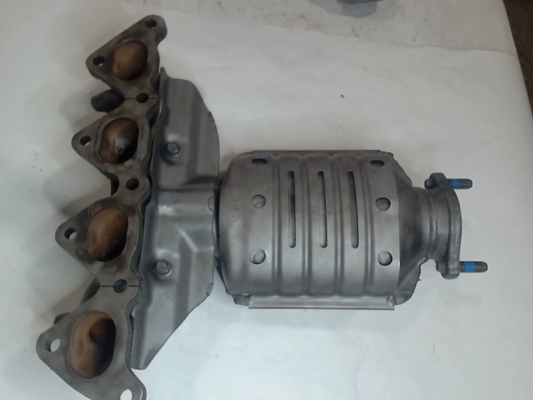 Catalytic Converter with Integrated Exhaust Manifold