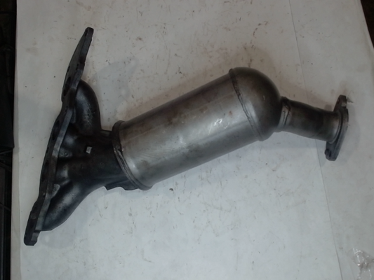 Catalytic Converter with Integrated Exhaust Manifold
