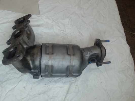 Rear, Catalytic Converter with Integrated Exhaust Manifold