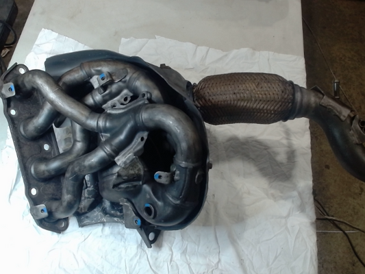 Catalytic Converter with Integrated Exhaust Manifold