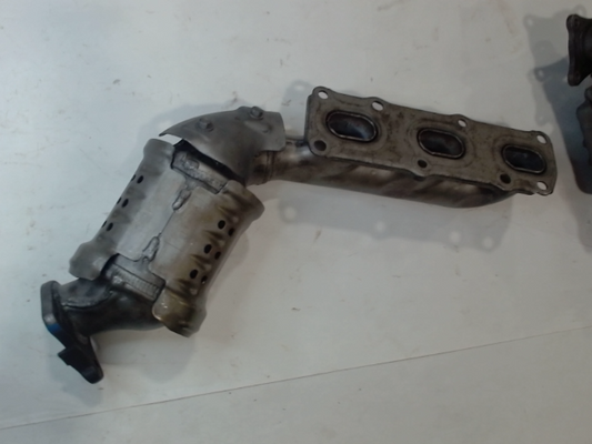 Left, Catalytic Converter with Integrated Exhaust Manifold