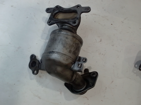 Catalytic Converter with Integrated Exhaust Manifold