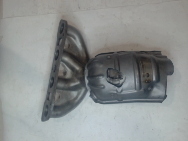 Catalytic Converter with Integrated Exhaust Manifold
