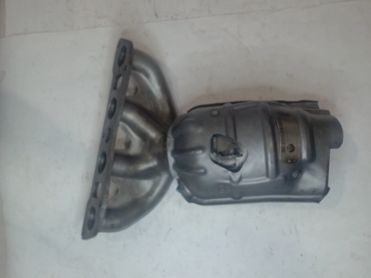 Catalytic Converter with Integrated Exhaust Manifold