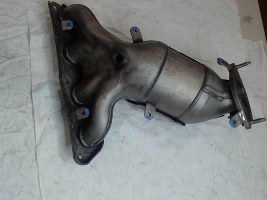 Catalytic Converter with Integrated Exhaust Manifold