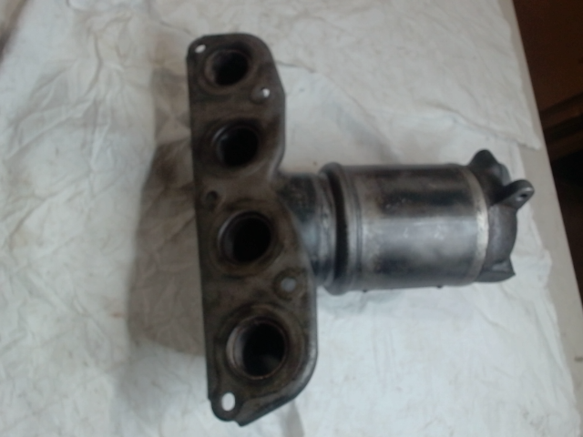 Catalytic Converter with Integrated Exhaust Manifold