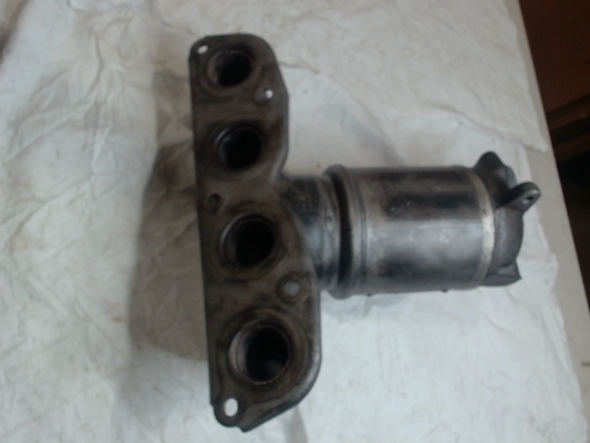 Catalytic Converter with Integrated Exhaust Manifold