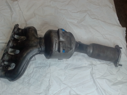 Catalytic Converter with Integrated Exhaust Manifold