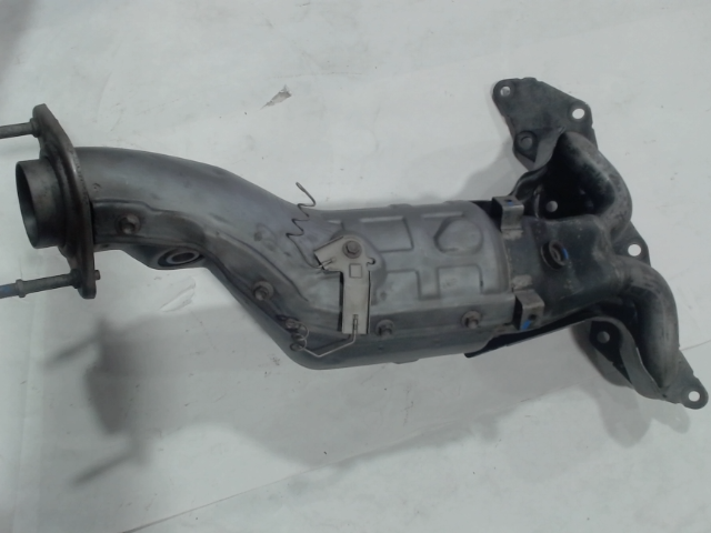 Catalytic Converter with Integrated Exhaust Manifold