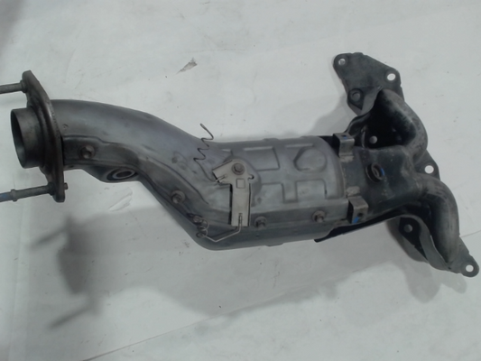 Catalytic Converter with Integrated Exhaust Manifold
