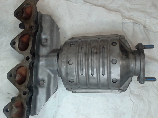 Catalytic Converter with Integrated Exhaust Manifold