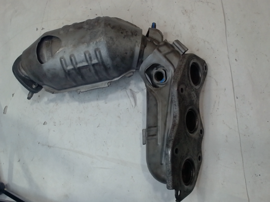 Right, Catalytic Converter with Integrated Exhaust Manifold