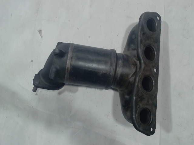 Catalytic Converter with Integrated Exhaust Manifold