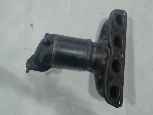 Catalytic Converter with Integrated Exhaust Manifold
