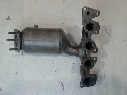 Catalytic Converter with Integrated Exhaust Manifold