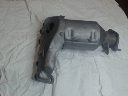Front, Catalytic Converter with Integrated Exhaust Manifold