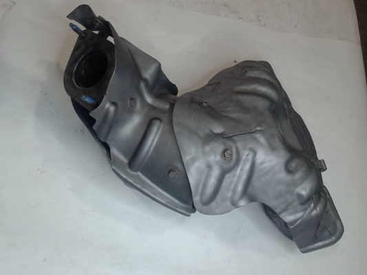 Catalytic Converter with Integrated Exhaust Manifold
