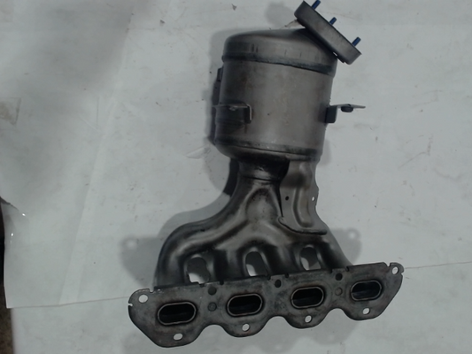 Catalytic Converter with Integrated Exhaust Manifold