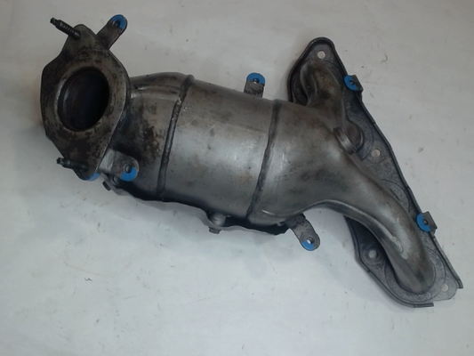 Catalytic Converter with Integrated Exhaust Manifold