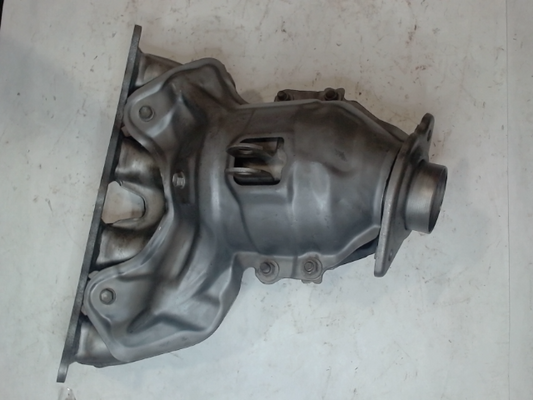 Catalytic Converter with Integrated Exhaust Manifold