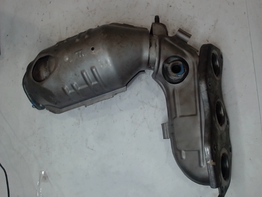 Right, Catalytic Converter with Integrated Exhaust Manifold
