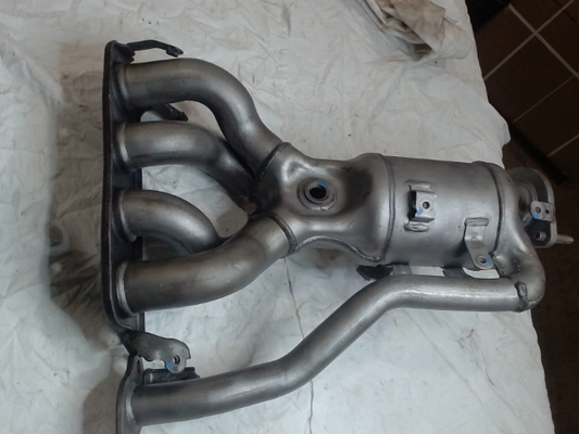 Catalytic Converter with Integrated Exhaust Manifold, Exc.Japan Built