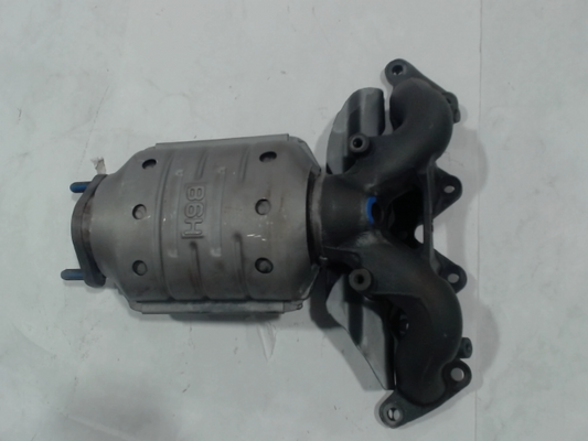 Catalytic Converter with Integrated Exhaust Manifold