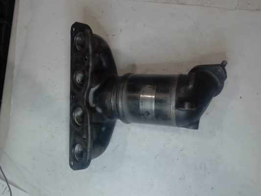 Catalytic Converter with Integrated Exhaust Manifold