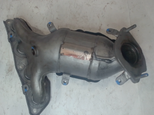 Catalytic Converter with Integrated Exhaust Manifold