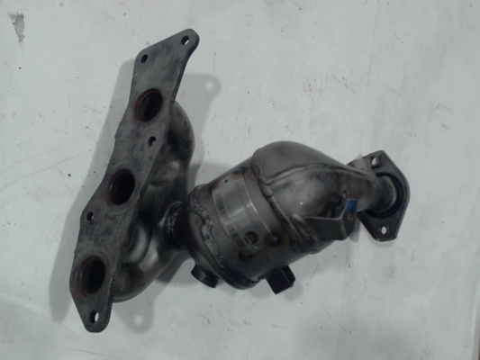 Catalytic Converter with Integrated Exhaust Manifold