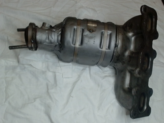 Rear, Catalytic Converter with Integrated Exhaust Manifold