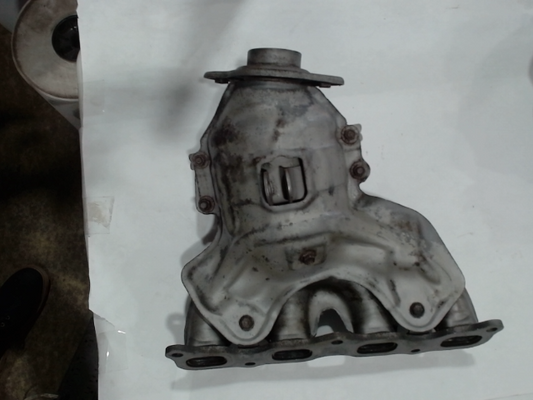 Catalytic Converter with Integrated Exhaust Manifold