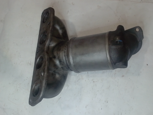 Catalytic Converter with Integrated Exhaust Manifold