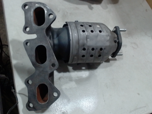 Catalytic Converter with Integrated Exhaust Manifold